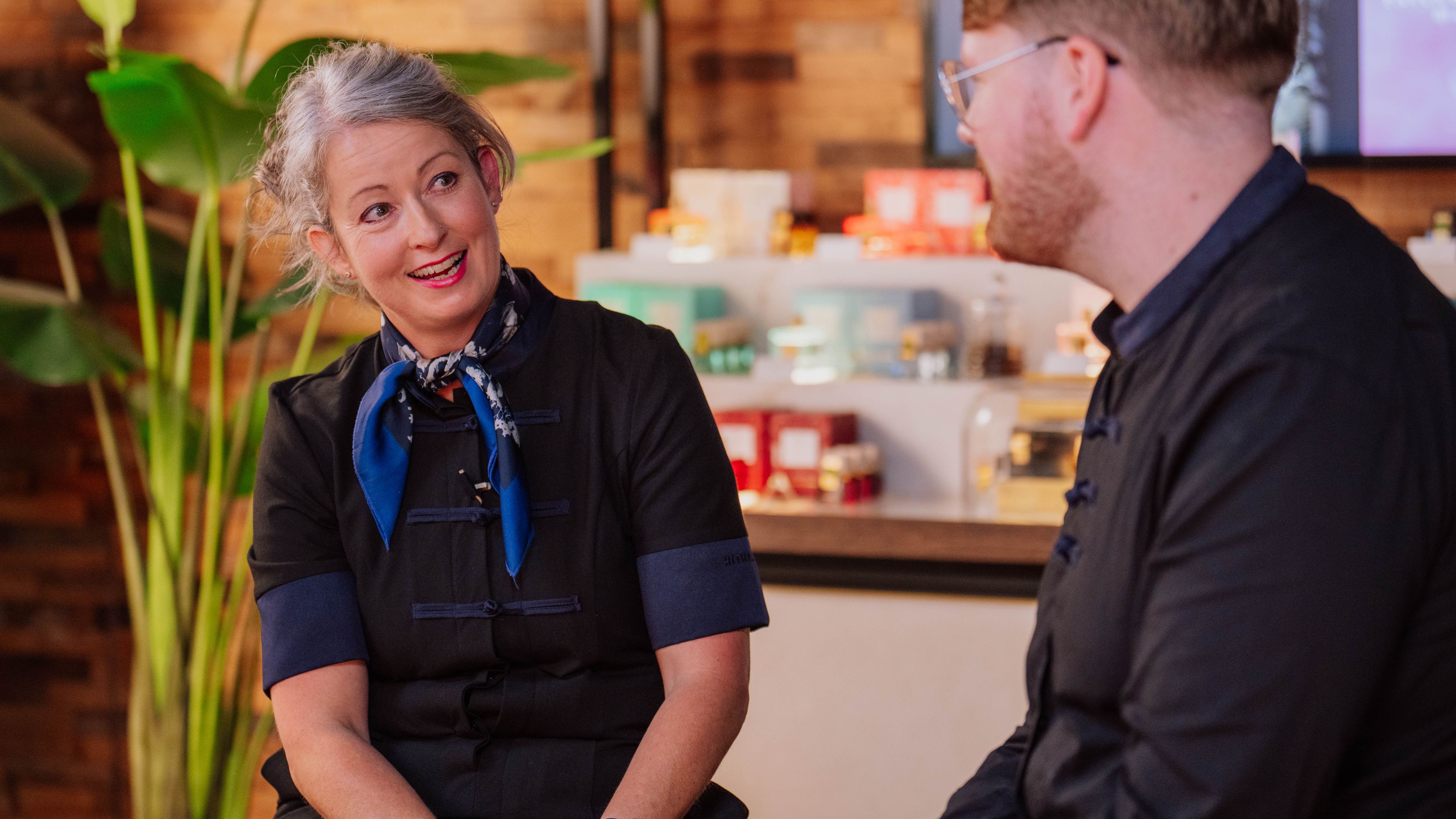 Two employees discussing their career development in Rituals