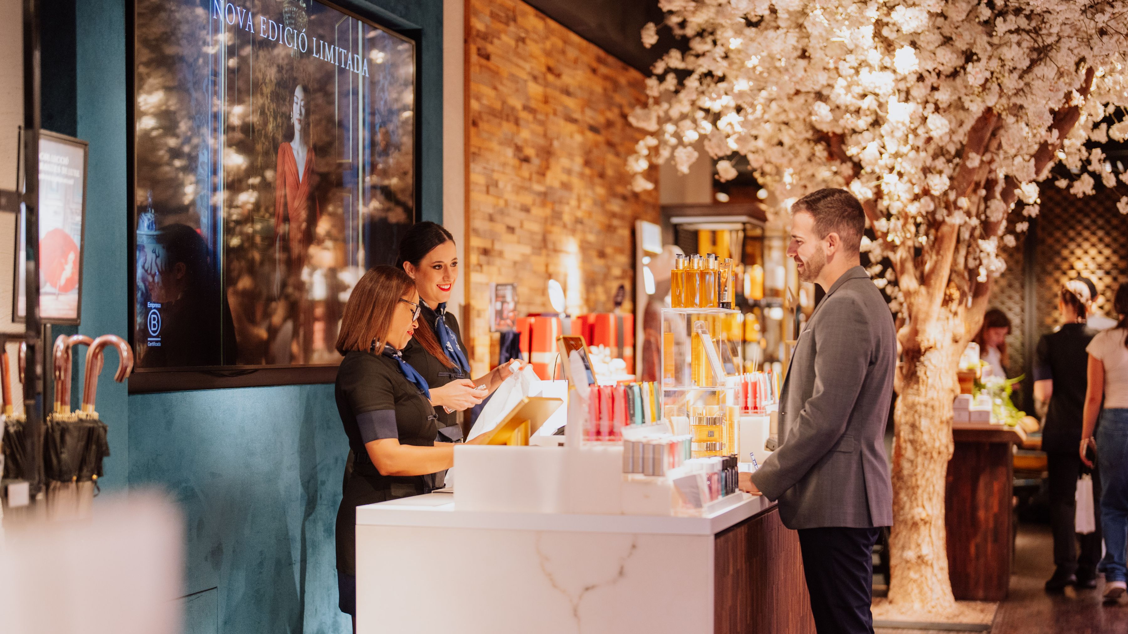 Departamentul de Store Design și Visual Merchandising