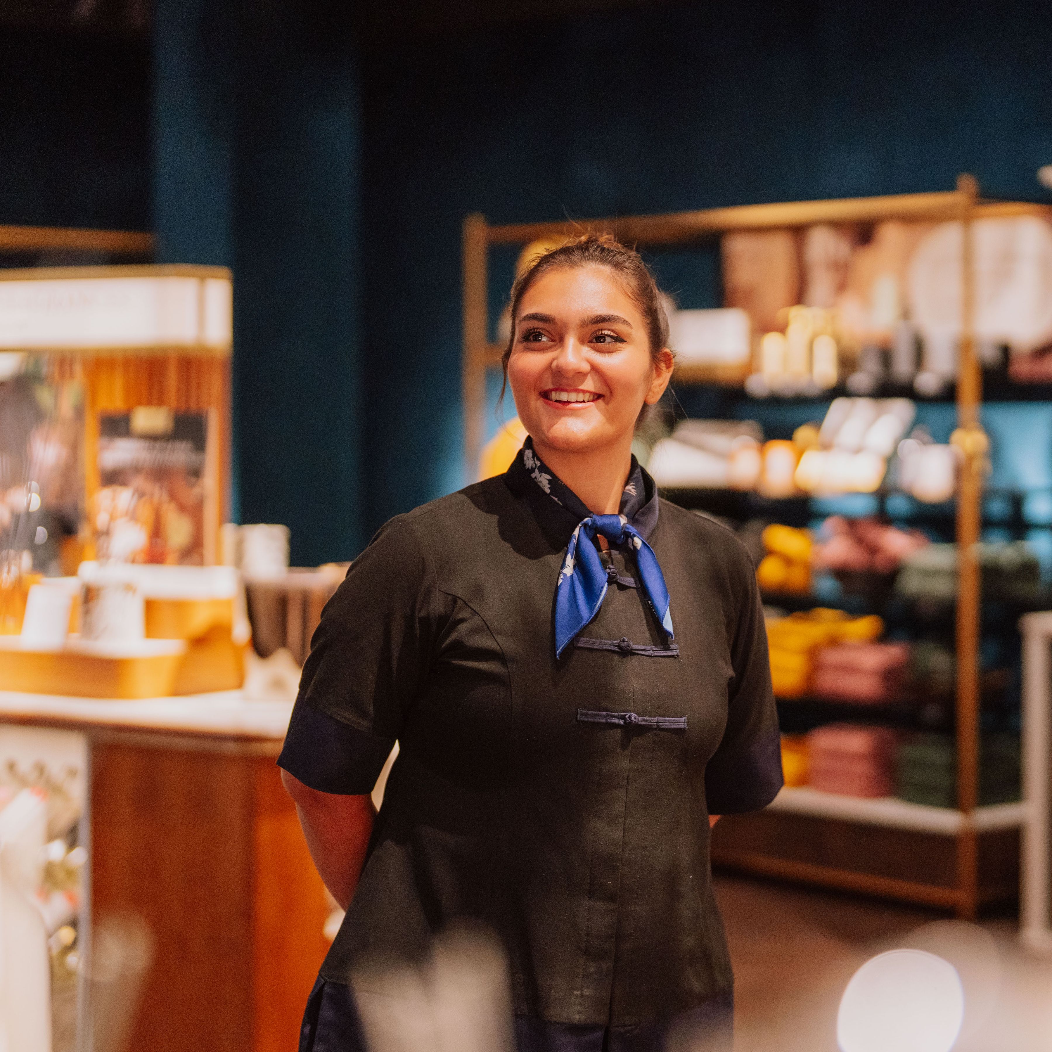 Rituals butikkansatt smiler