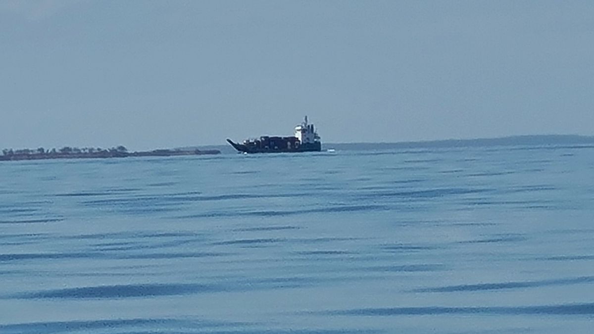Barge between Darwin & Nhulunbuy
