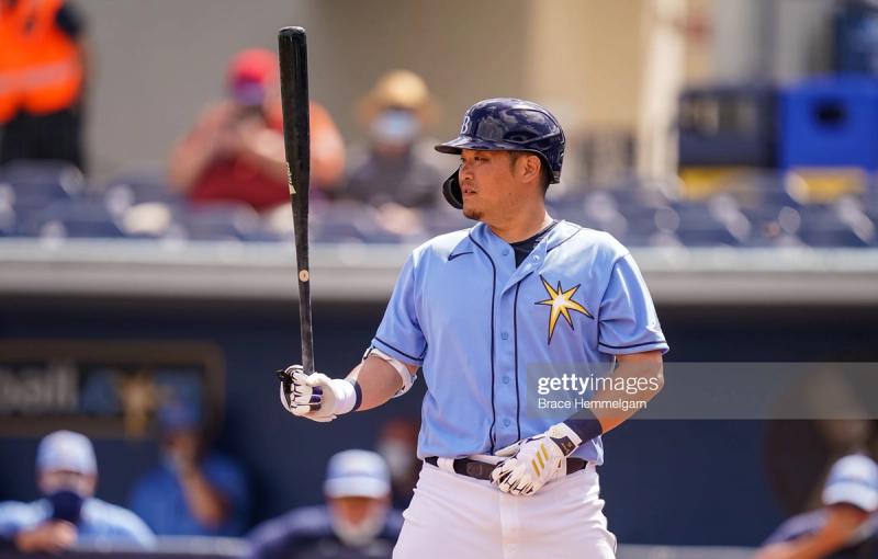 Yoshi Tsutsugo waits for the pitch