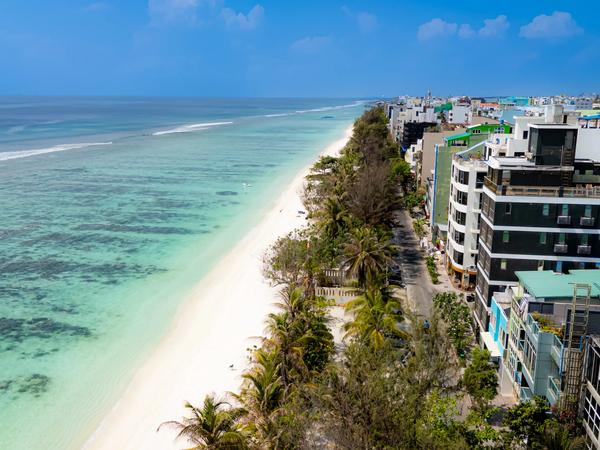 Hulhumalé beach and turquoise lagoon