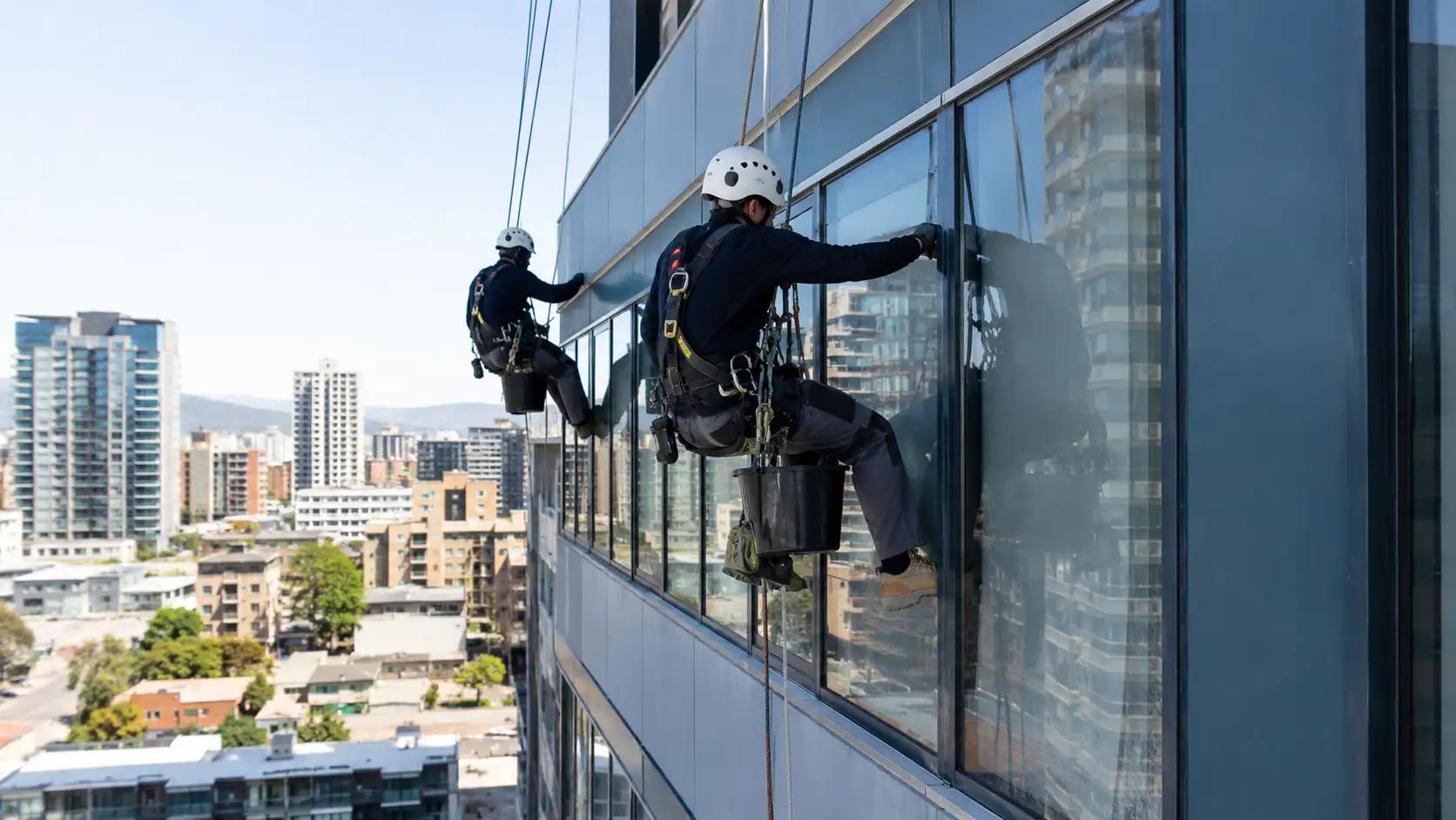 Mantención de Edificios en Altura: Seguridad y Eficiencia
