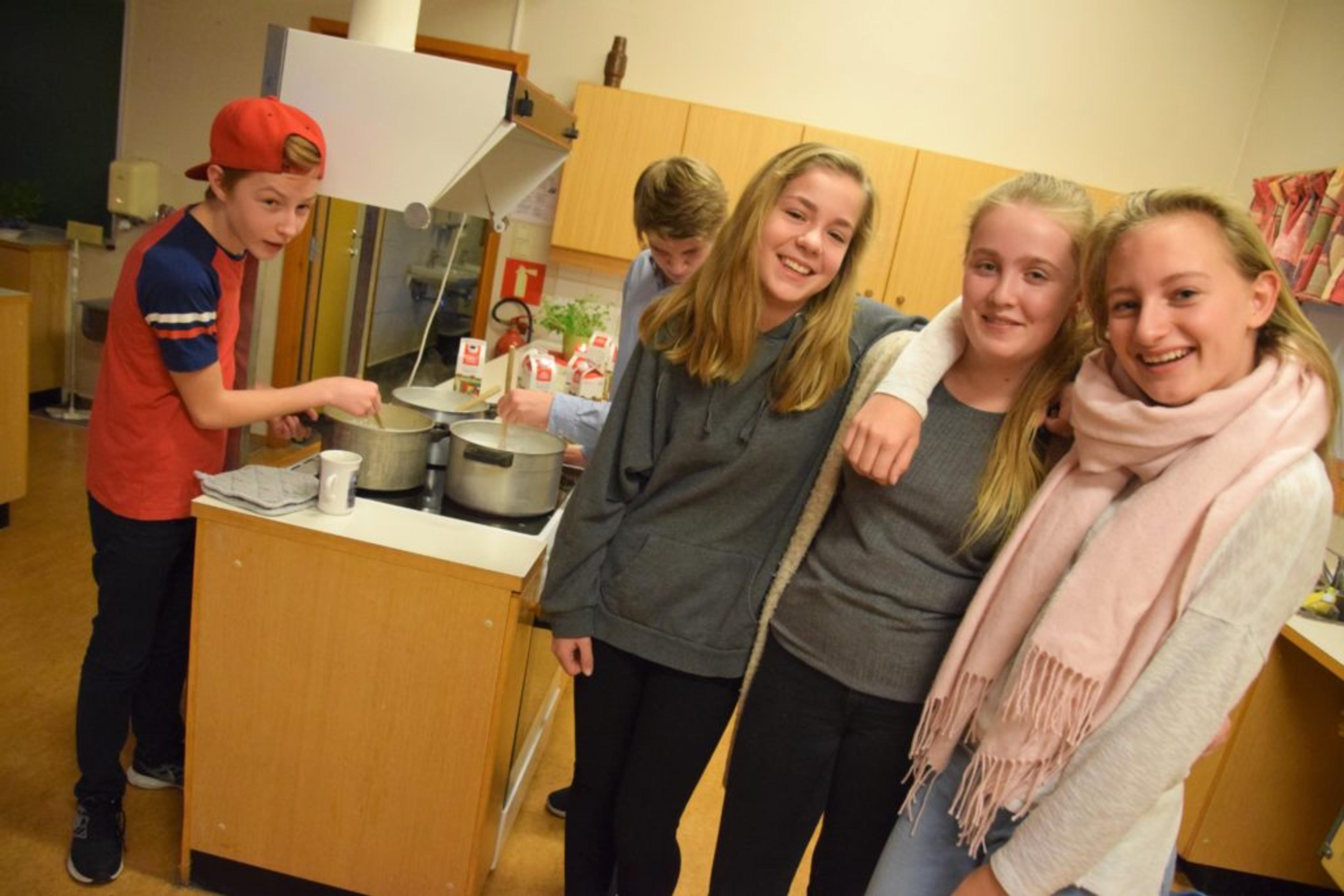 071216_julegaveinnsamling_revetal_ungdomsskole_1