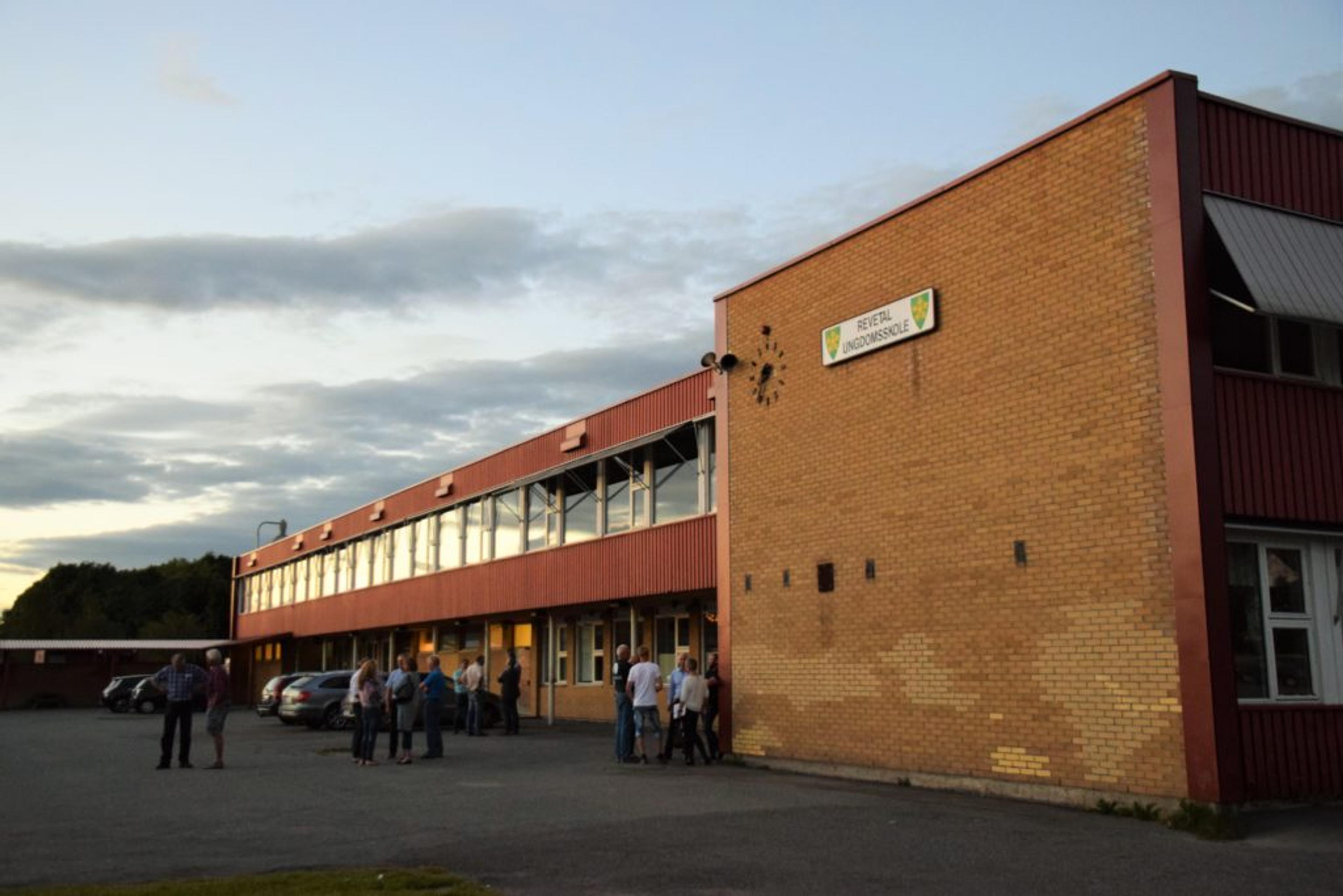 170816_FOLKEMOTE_REVETAL_1