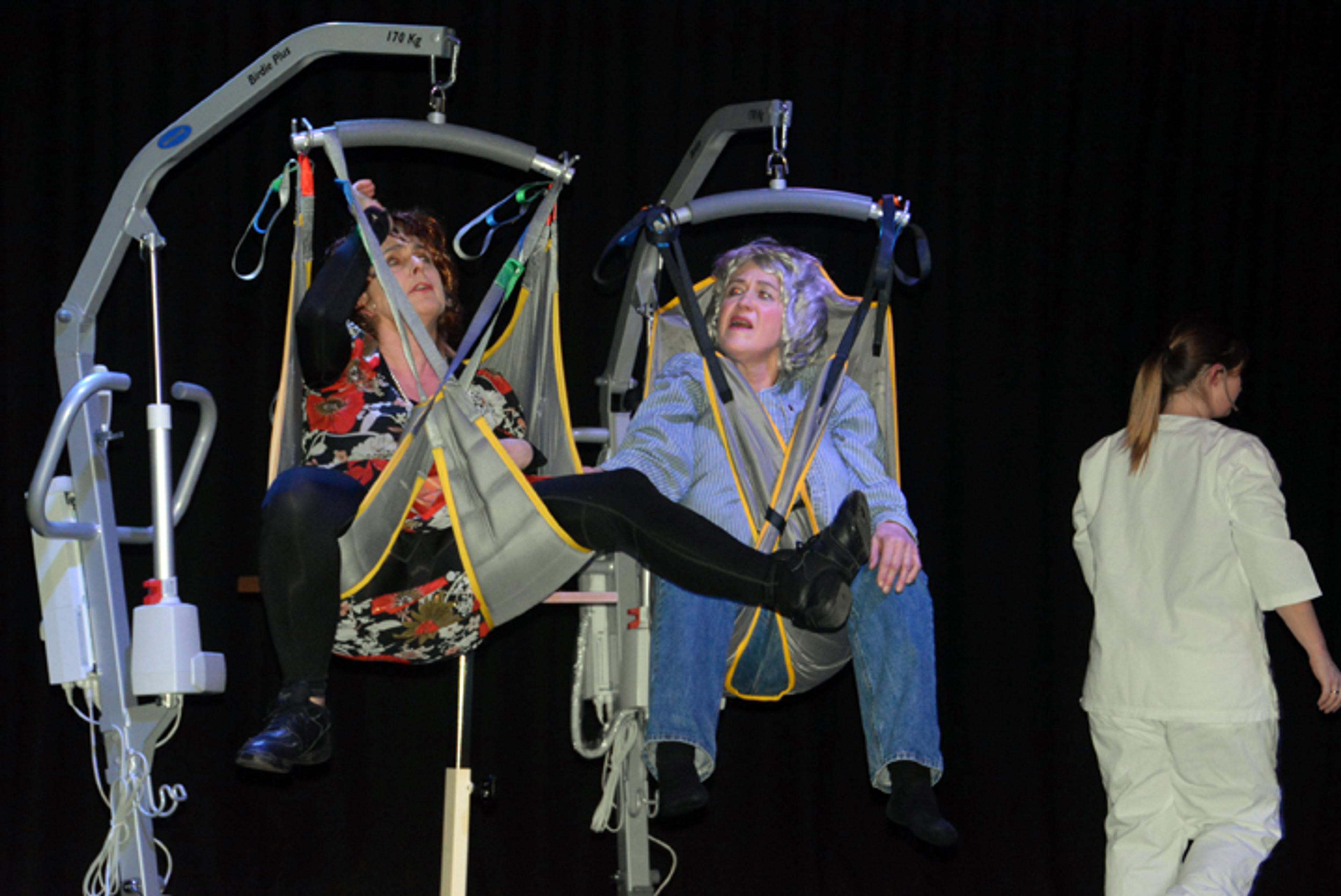 ReAvisa_Re-vy_004_NETT