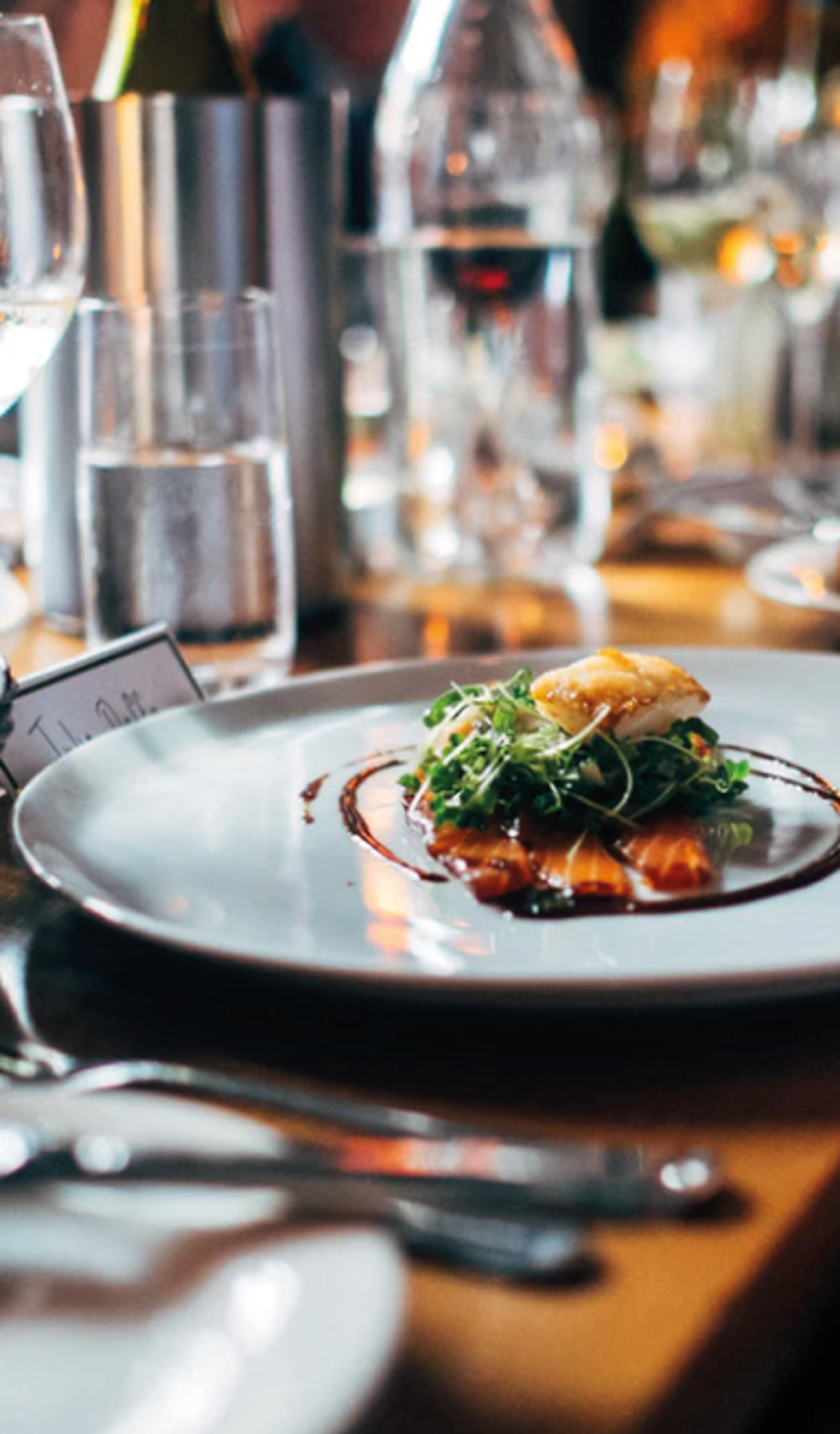 Imagem de um prato de refeição tradicional.