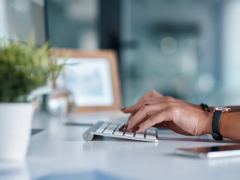Persuasive Copywriting & Brand Voice