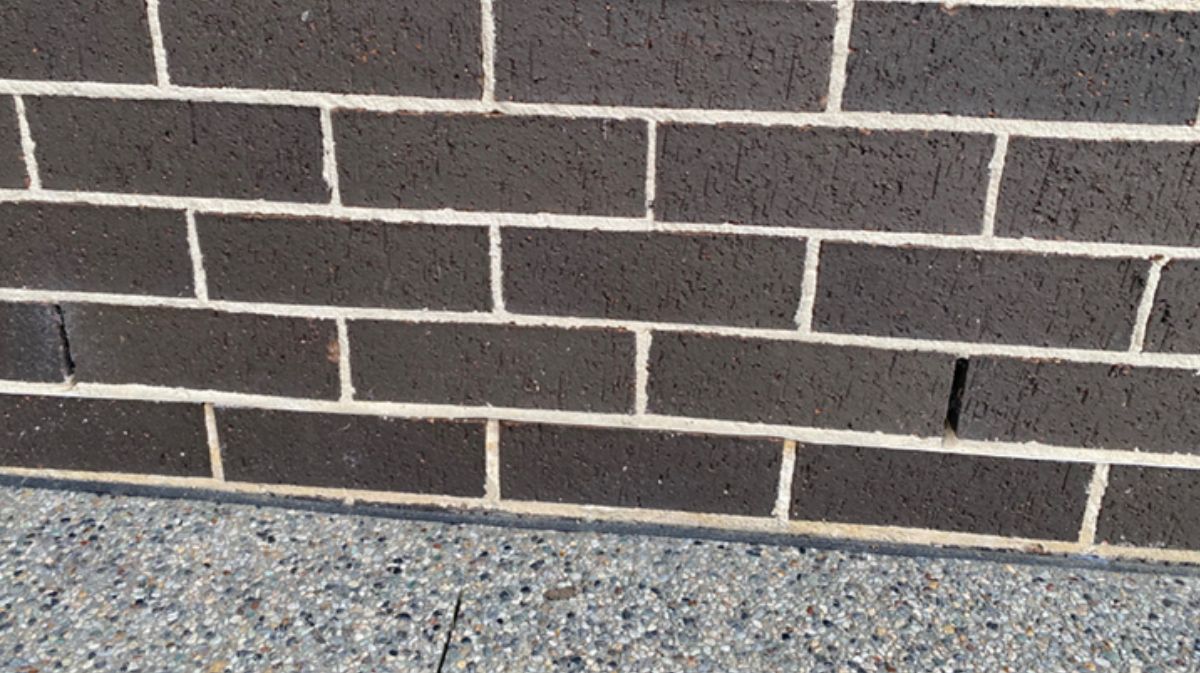 Tips for DPC and weep hole building code compliance at Buildert