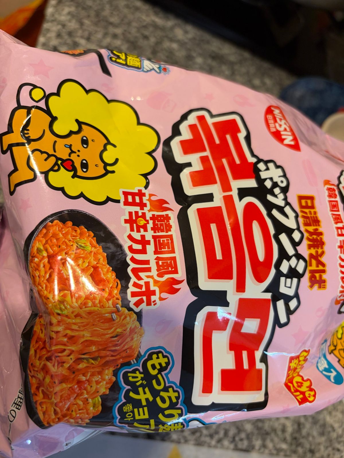 日清焼そば ポックンミョン 韓国風甘辛カルボ 5食パックのパッケージ