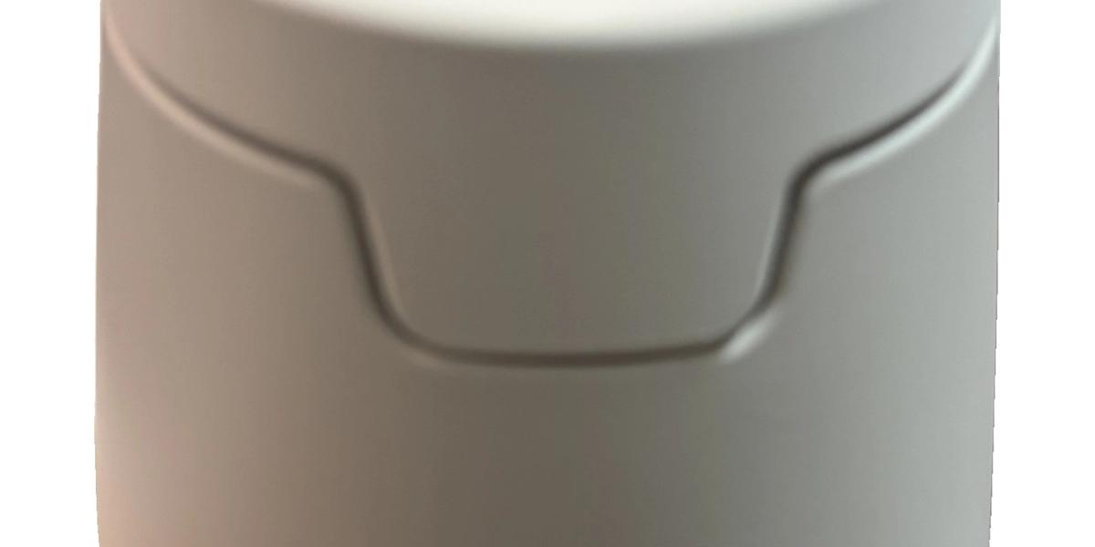 白い背景に置いた、折りたたんだ状態のBelkin UltraCharge モジュラー充電ドック。上面にbelkinのロゴがある円筒形の本体