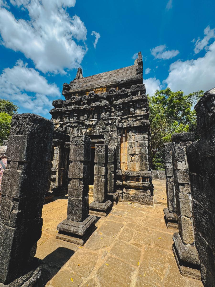 Nalanda Gedige – The Heart of Sri Lanka 🇱🇰 An ancient stone temple surrounded by the beautiful landscapes of central Sri Lanka. 🌿