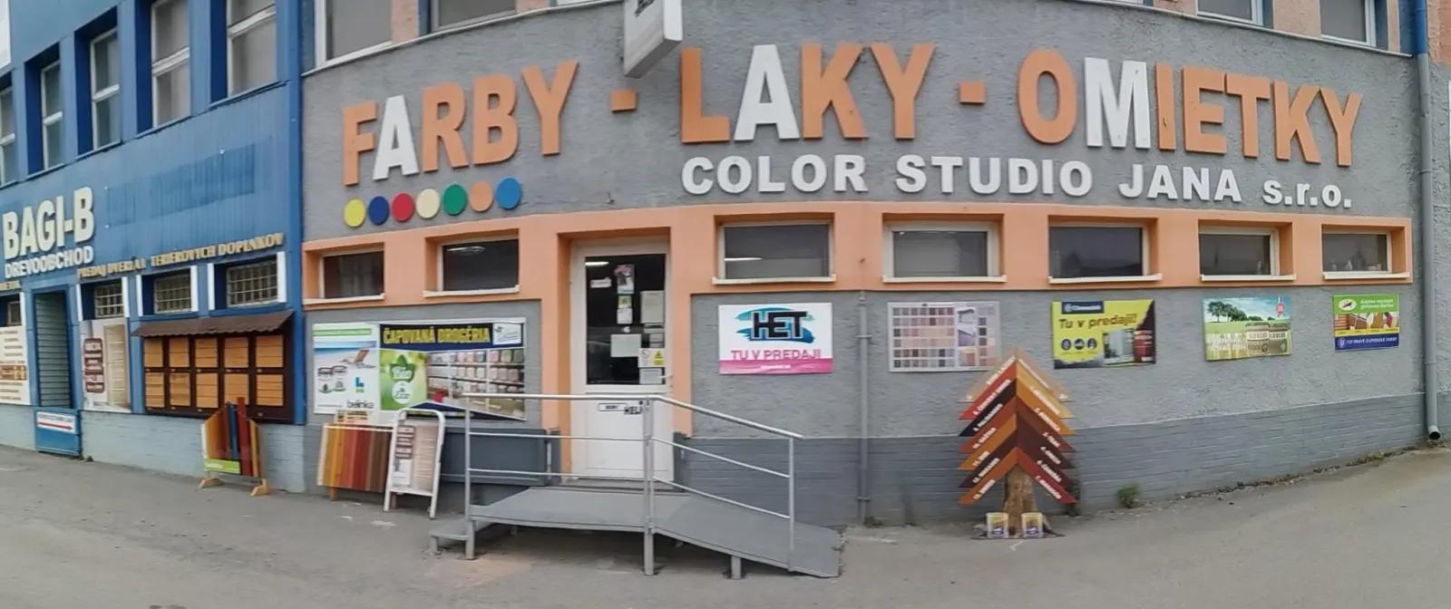Predajňa Bagi & Colorstudio na Duklianskej 17 v Bardejove – nároží s nápisom Farby, laky, omietky