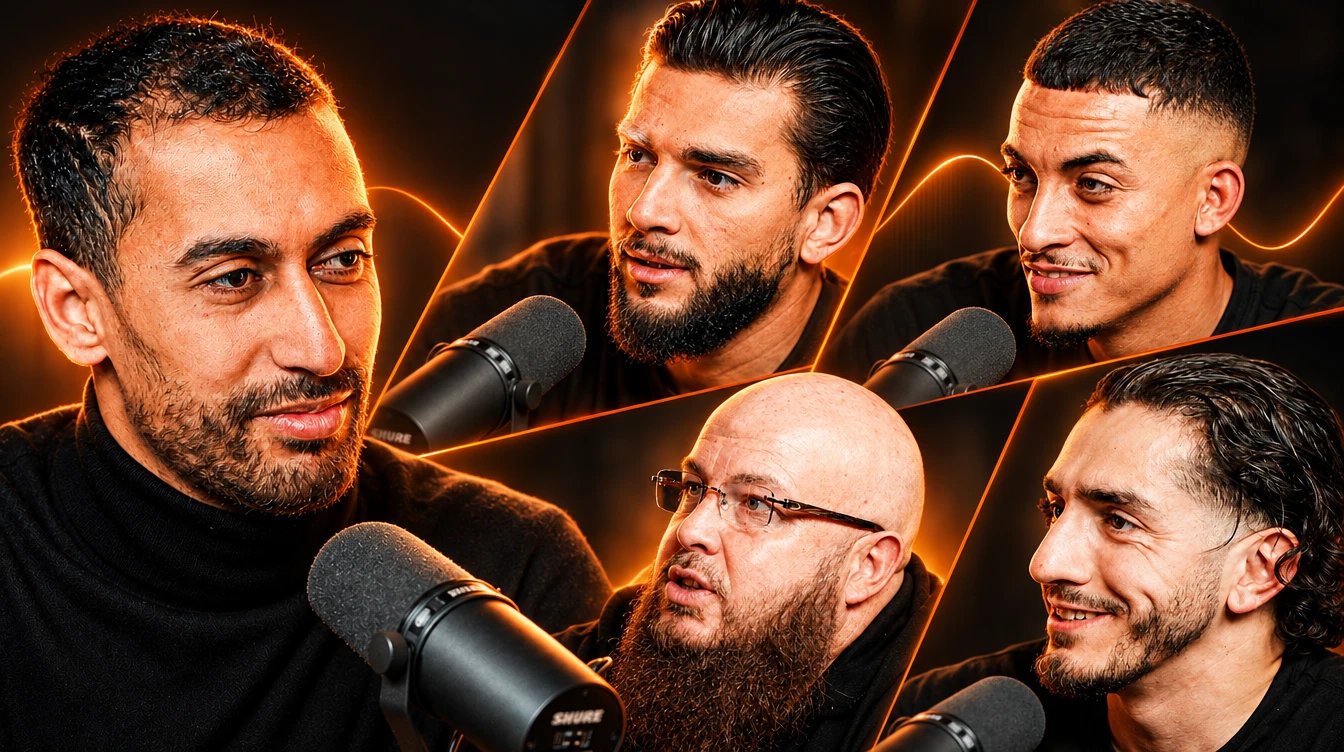 Cinq hommes en noir devant des micros, répartis en cases diagonales sur un fond sombre aux lueurs orange : un homme barbu en col roulé au premier plan et quatre invités autour de lui