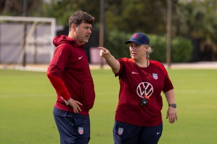 USMNT and USWNT Coaches Mauricio Pochettino and Emma Hayes on a training field together