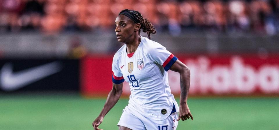 USWNT Player Dribbling