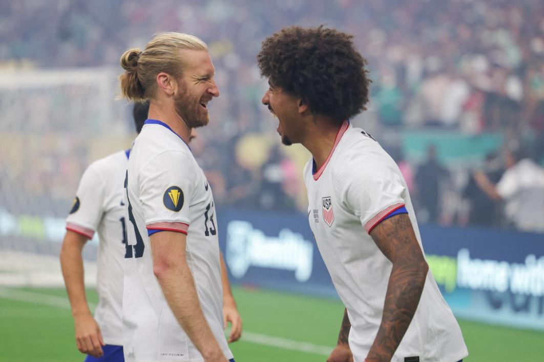 Chris Richards (right) celebrates scoring with teammate Tim Ream (left) vs. Mexico (Photo by John Dorton/ISI Photos/USSF/Getty Images)