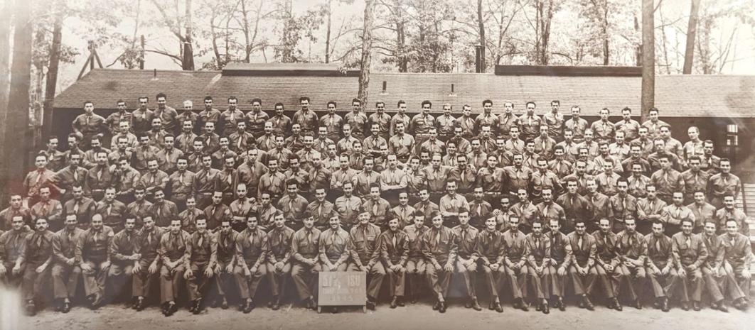 a large group of uniformed soldiers from world war 2