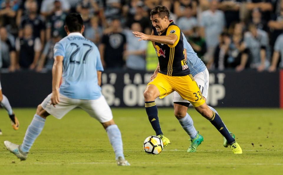 Aaron Long dribbles with the ball against Sporting KC in the 2017 Open Cup Final