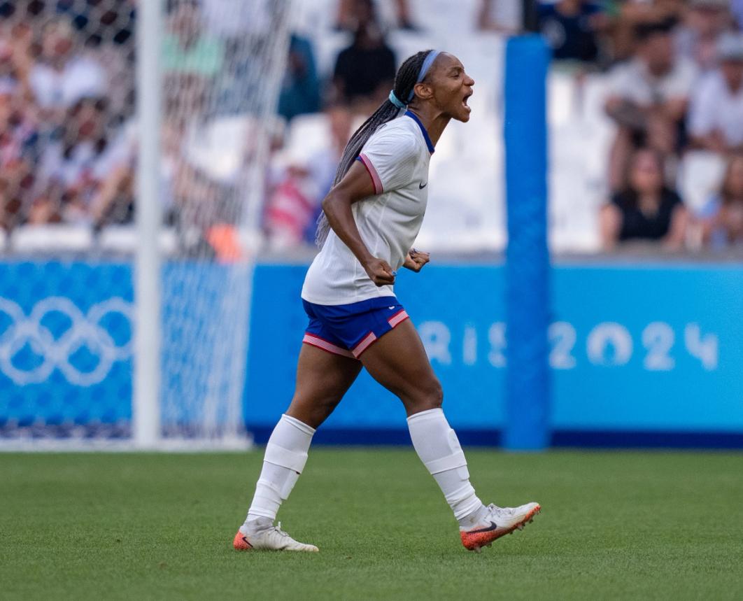 Crystal Dunn celebrates