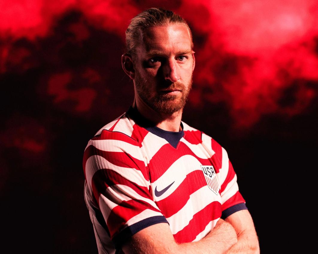 Tim Ream wearing Stripes