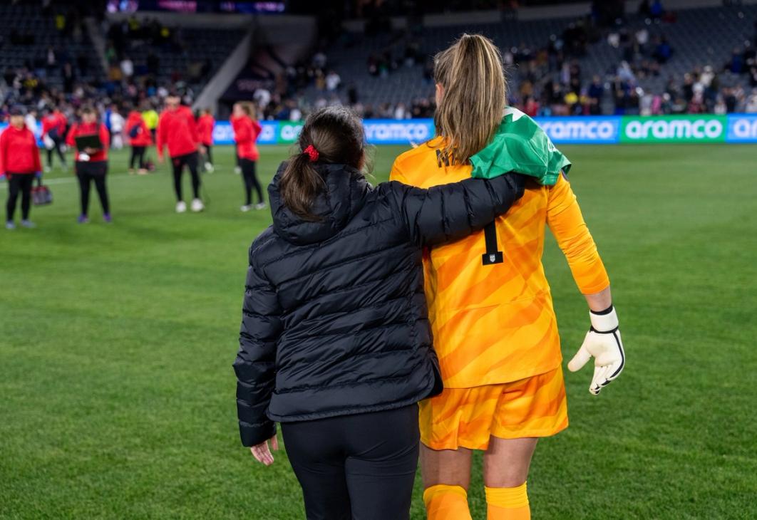 Twila Kilgore with her arm around Alyssa Naeher