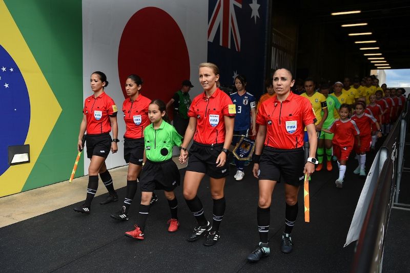 Referees Deleana Quan, Christina Unkel, Ekaterina Koroleva, Felisha Mariscal