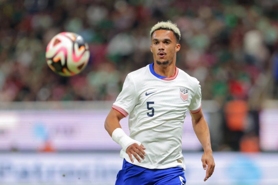 Antonee Robinson in white watches a ball approach him during a match​​​​‌﻿‍﻿​‍​‍‌‍﻿﻿‌﻿​‍‌‍‍‌‌‍‌﻿‌‍‍‌‌‍﻿‍​‍​‍​﻿‍‍​‍​‍‌﻿​﻿‌‍​‌‌‍﻿‍‌‍‍‌‌﻿‌​‌﻿‍‌​‍﻿‍‌‍‍‌‌‍﻿﻿​‍​‍​‍﻿​​‍​‍‌‍‍​‌﻿​‍‌‍‌‌‌‍‌‍​‍​‍​﻿‍‍​‍​‍‌‍‍​‌﻿‌​‌﻿‌​‌﻿​​‌﻿​﻿​﻿‍‍​‍﻿﻿​‍﻿﻿‌﻿‌‌‌﻿​﻿‌﻿​﻿‌‍‌‍​‍﻿‍‌﻿​﻿‌‍​‌‌‍﻿‍‌‍‍‌‌﻿‌​‌﻿‍‌​‍﻿‍‌﻿​﻿‌﻿‌​‌﻿‌‌‌‍‌​‌‍‍‌‌‍﻿﻿​‍﻿﻿‌‍‍‌‌‍﻿‍‌﻿‌​‌‍‌‌‌‍﻿‍‌﻿‌​​‍﻿﻿‌‍‌‌‌‍‌​‌‍‍‌‌﻿‌​​‍﻿﻿‌‍﻿‌‌‍﻿﻿‌‍‌​‌‍‌‌​﻿﻿‌‌﻿​​‌﻿​‍‌‍‌‌‌﻿​﻿‌‍‌‌‌‍﻿‍‌﻿‌​‌‍​‌‌﻿‌​‌‍‍‌‌‍﻿﻿‌‍﻿‍​﻿‍﻿‌‍‍‌‌‍‌​​﻿﻿‌​﻿​‌​﻿​‍‌‍‌‌​﻿​﻿‌‍​﻿​﻿‍​​﻿​​​﻿‍‌​‍﻿‌‌‍‌‍‌‍‌​‌‍​‌​﻿​‍​‍﻿‌​﻿‌​​﻿‌﻿‌‍‌‌​﻿‌﻿​‍﻿‌‌‍​‍​﻿​﻿​﻿​﻿​﻿‌‍​‍﻿‌‌‍​‍​﻿​‍​﻿‌﻿‌‍‌​‌‍​‌​﻿‍‌​﻿‌‍‌‍‌‍‌‍‌‌​﻿‌​‌‍​﻿​﻿​​​﻿‍﻿‌﻿‌​‌﻿‍‌‌﻿​​‌‍‌‌​﻿﻿‌‌﻿​﻿‌﻿‌​‌‍﻿﻿‌﻿​‍‌﻿‍‌​﻿‍﻿‌﻿​​‌‍​‌‌﻿‌​‌‍‍​​﻿﻿‌‌‍​﻿‌‍﻿﻿‌‍﻿‍‌﻿‌​‌‍‌‌‌‍﻿‍‌﻿‌​​‍‌‌​﻿‌‌‌​​‍‌‌﻿﻿‌‍‍﻿‌‍‌‌‌﻿‍‌​‍‌‌​﻿​﻿‌​‌​​‍‌‌​﻿​﻿‌​‌​​‍‌‌​﻿​‍​﻿​‍​﻿​‌​﻿‌‍​﻿​‍‌‍​‌​﻿​​​﻿‌﻿​﻿‍‌​﻿‌﻿​﻿‍​​﻿‌​​﻿‌‌​﻿‌​​‍‌‌​﻿​‍​﻿​‍​‍‌‌​﻿‌‌‌​‌​​‍﻿‍‌‍‍‌‌‍﻿‌‌‍​‌‌‍‌﻿‌‍‌‌‌​﻿‌‌‍﻿﻿‌‍​‍‌‍‍‌‌‍﻿​‌‍‌‌​‍﻿‍‌‍​‌‌‍﻿​‌﻿‌​​﻿﻿﻿‌‍​‍‌‍​‌‌﻿​﻿‌‍‌‌‌‌‌‌‌﻿​‍‌‍﻿​​﻿﻿‌‌‍‍​‌﻿‌​‌﻿‌​‌﻿​​‌﻿​﻿​‍‌‌​﻿​﻿‌​​‌​‍‌‌​﻿​‍‌​‌‍​‍‌‌​﻿​‍‌​‌‍‌﻿‌‌‌﻿​﻿‌﻿​﻿‌‍‌‍​‍﻿‍‌﻿​﻿‌‍​‌‌‍﻿‍‌‍‍‌‌﻿‌​‌﻿‍‌​‍﻿‍‌﻿​﻿‌﻿‌​‌﻿‌‌‌‍‌​‌‍‍‌‌‍﻿﻿​‍‌‍‌‍‍‌‌‍‌​​﻿﻿‌​﻿​‌​﻿​‍‌‍‌‌​﻿​﻿‌‍​﻿​﻿‍​​﻿​​​﻿‍‌​‍﻿‌‌‍‌‍‌‍‌​‌‍​‌​﻿​‍​‍﻿‌​﻿‌​​﻿‌﻿‌‍‌‌​﻿‌﻿​‍﻿‌‌‍​‍​﻿​﻿​﻿​﻿​﻿‌‍​‍﻿‌‌‍​‍​﻿​‍​﻿‌﻿‌‍‌​‌‍​‌​﻿‍‌​﻿‌‍‌‍‌‍‌‍‌‌​﻿‌​‌‍​﻿​﻿​​​‍‌‍‌﻿‌​‌﻿‍‌‌﻿​​‌‍‌‌​﻿﻿‌‌﻿​﻿‌﻿‌​‌‍﻿﻿‌﻿​‍‌﻿‍‌​‍‌‍‌﻿​​‌‍​‌‌﻿‌​‌‍‍​​﻿﻿‌‌‍​﻿‌‍﻿﻿‌‍﻿‍‌﻿‌​‌‍‌‌‌‍﻿‍‌﻿‌​​‍‌‌​﻿‌‌‌​​‍‌‌﻿﻿‌‍‍﻿‌‍‌‌‌﻿‍‌​‍‌‌​﻿​﻿‌​‌​​‍‌‌​﻿​﻿‌​‌​​‍‌‌​﻿​‍​﻿​‍​﻿​‌​﻿‌‍​﻿​‍‌‍​‌​﻿​​​﻿‌﻿​﻿‍‌​﻿‌﻿​﻿‍​​﻿‌​​﻿‌‌​﻿‌​​‍‌‌​﻿​‍​﻿​‍​‍‌‌​﻿‌‌‌​‌​​‍﻿‍‌‍‍‌‌‍﻿‌‌‍​‌‌‍‌﻿‌‍‌‌‌​﻿‌‌‍﻿﻿‌‍​‍‌‍‍‌‌‍﻿​‌‍‌‌​‍﻿‍‌‍​‌‌‍﻿​‌﻿‌​​‍​‍‌﻿﻿‌