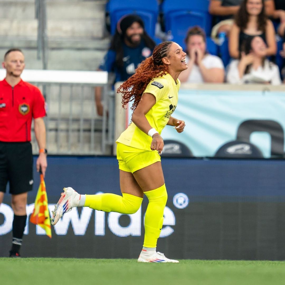 USWNT REWIND: Two Unbeatens Remain as NWSL Eclipses Midway Mark