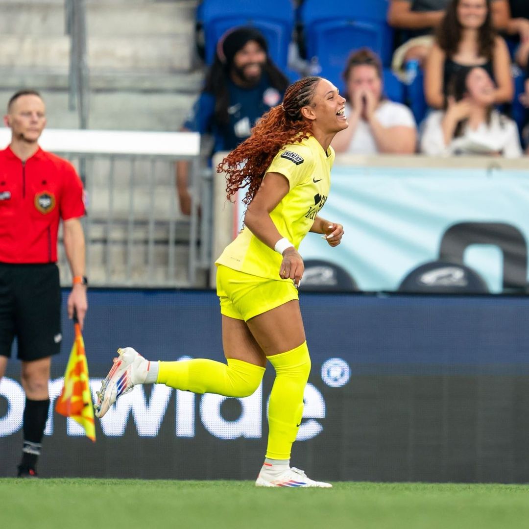 USWNT REWIND: Two Unbeatens Remain as NWSL Eclipses Midway Mark