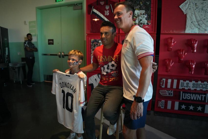 Fans at the podcast recording with Landon Donovan