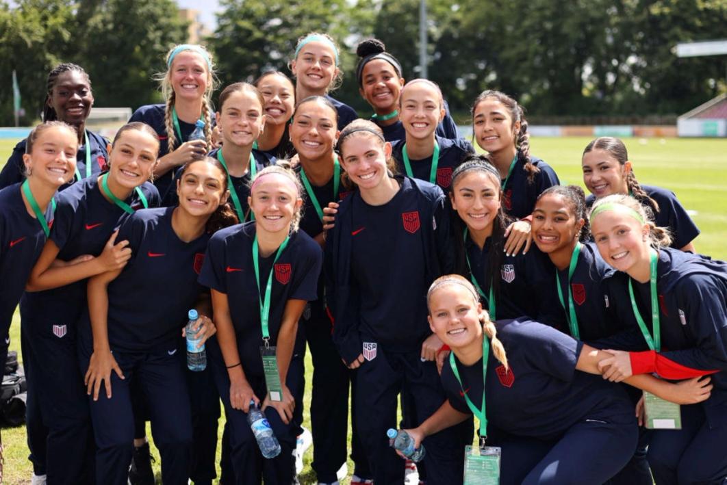 the u15 wynt groups up and smiles with credentials and travel gear on