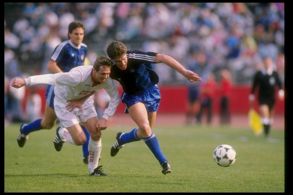 Vermes as a USMNT player fighting for the ball