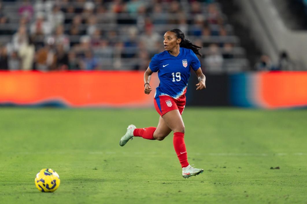 USWNT Defender Crystal Dunn announced her retirement from professional soccer after 160 caps and 25 goals
