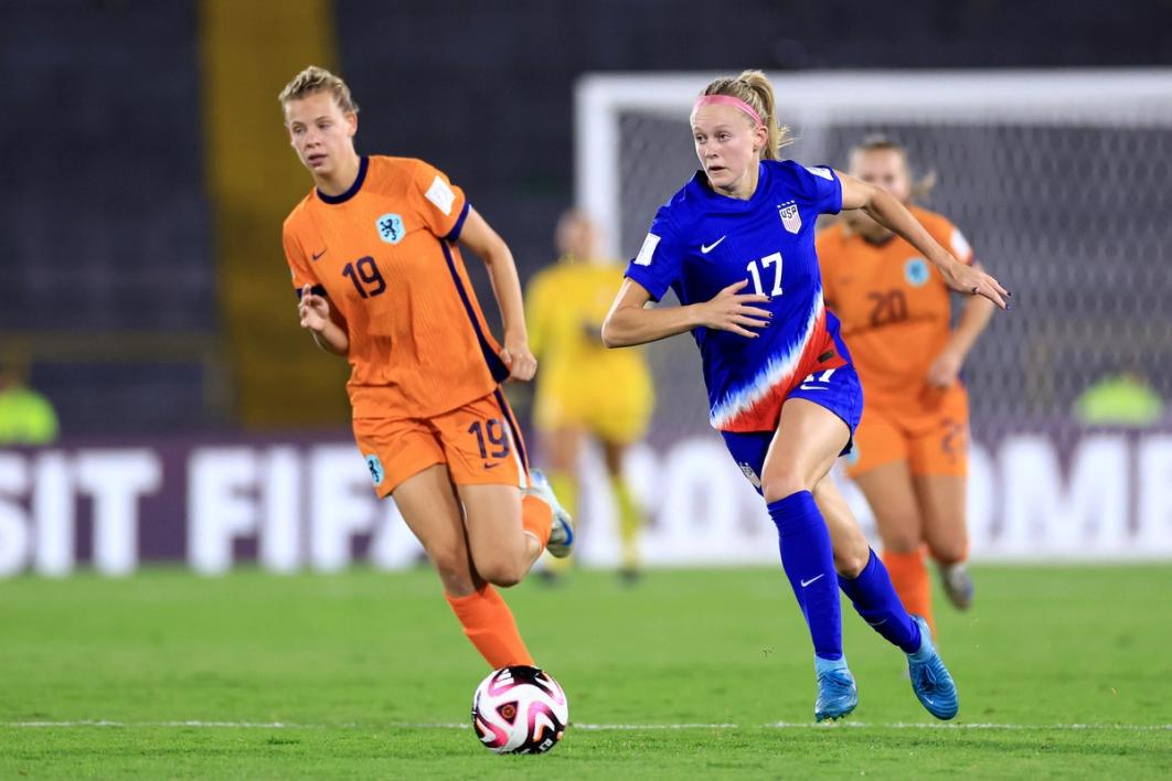 U.S. U-20 WYNT player dribbles with the ball