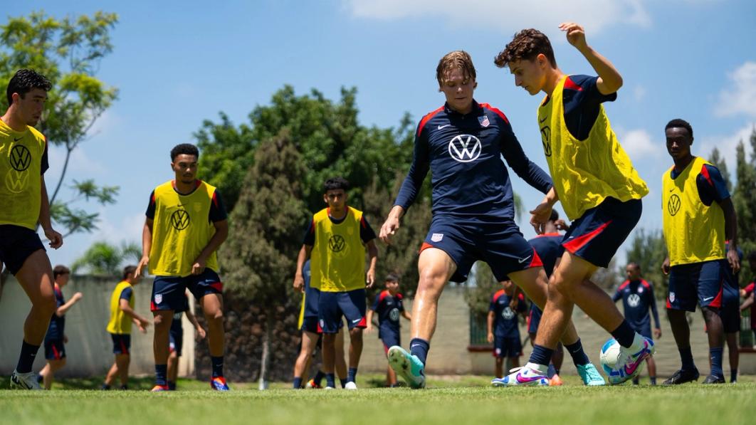 Six players on the U-20 MYNT during training on a soccer field