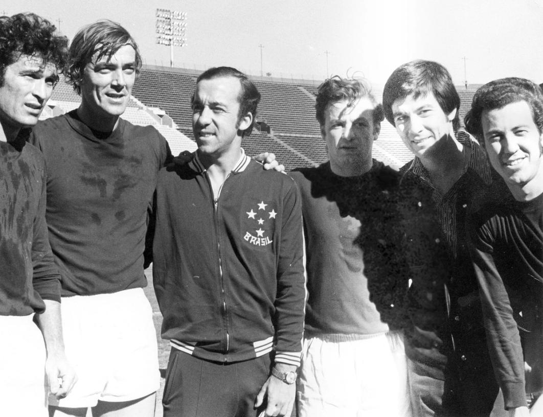 Members of the 1973 Maccabee team (Hans-Jörg Gudegast/Eric Braeden 2nd from left) with Brazilian 1970 World Cup winner Tostao (3rd from left)