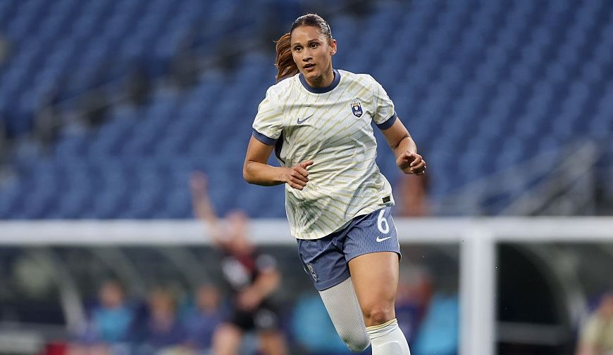 Lynn Biyendolo in Seattle Reign uniform taking the field