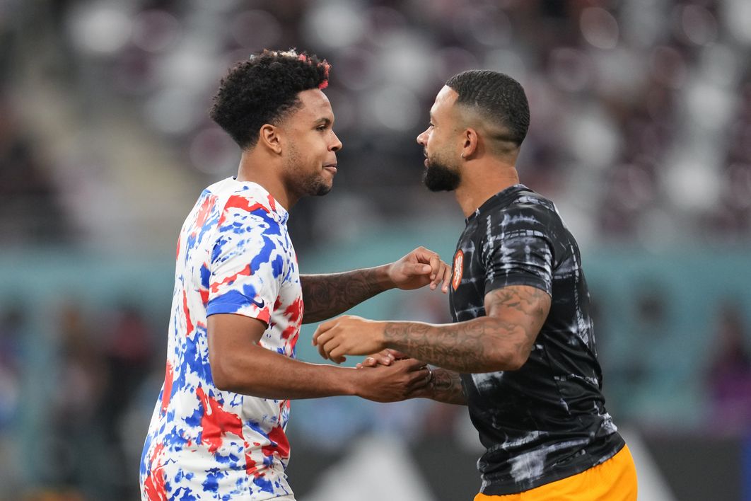Weston McKennie greets Dutch player Memphis Depay at the 2022 FIFA World Cup