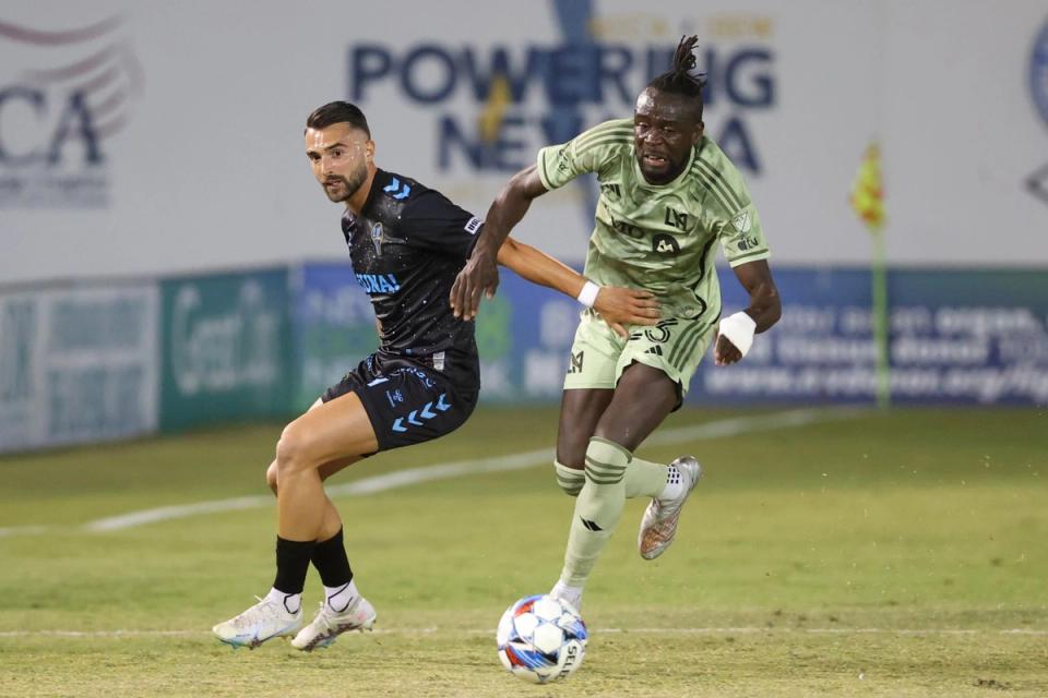 Kamara fights for the ball with another player reaching his hand across his body​​​​‌﻿‍﻿​‍​‍‌‍﻿﻿‌﻿​‍‌‍‍‌‌‍‌﻿‌‍‍‌‌‍﻿‍​‍​‍​﻿‍‍​‍​‍‌﻿​﻿‌‍​‌‌‍﻿‍‌‍‍‌‌﻿‌​‌﻿‍‌​‍﻿‍‌‍‍‌‌‍﻿﻿​‍​‍​‍﻿​​‍​‍‌‍‍​‌﻿​‍‌‍‌‌‌‍‌‍​‍​‍​﻿‍‍​‍​‍‌‍‍​‌﻿‌​‌﻿‌​‌﻿​​‌﻿​﻿​﻿‍‍​‍﻿﻿​‍﻿﻿‌﻿‌‌‌﻿​﻿‌﻿​﻿‌‍‌‍​‍﻿‍‌﻿​﻿‌‍​‌‌‍﻿‍‌‍‍‌‌﻿‌​‌﻿‍‌​‍﻿‍‌﻿​﻿‌﻿‌​‌﻿‌‌‌‍‌​‌‍‍‌‌‍﻿﻿​‍﻿﻿‌‍‍‌‌‍﻿‍‌﻿‌​‌‍‌‌‌‍﻿‍‌﻿‌​​‍﻿﻿‌‍‌‌‌‍‌​‌‍‍‌‌﻿‌​​‍﻿﻿‌‍﻿‌‌‍﻿﻿‌‍‌​‌‍‌‌​﻿﻿‌‌﻿​​‌﻿​‍‌‍‌‌‌﻿​﻿‌‍‌‌‌‍﻿‍‌﻿‌​‌‍​‌‌﻿‌​‌‍‍‌‌‍﻿﻿‌‍﻿‍​﻿‍﻿‌‍‍‌‌‍‌​​﻿﻿‌‌‍​‍​﻿‍​​﻿‌​​﻿​​​﻿‌﻿​﻿‌‌​﻿‌‍‌‍​‍​‍﻿‌​﻿​‌‌‍‌​​﻿​‍​﻿‌﻿​‍﻿‌​﻿‌​​﻿​‌​﻿‌﻿‌‍‌‌​‍﻿‌​﻿‍‌‌‍‌‌‌‍‌​​﻿‌​​‍﻿‌‌‍‌​​﻿​‍​﻿‍‌‌‍‌‌​﻿​‌​﻿‍‌‌‍‌​​﻿​​‌‍‌‍‌‍​‌‌‍​﻿‌‍​﻿​﻿‍﻿‌﻿‌​‌﻿‍‌‌﻿​​‌‍‌‌​﻿﻿‌‌﻿​﻿‌﻿‌​‌‍﻿﻿‌﻿​‍‌﻿‍‌​﻿‍﻿‌﻿​​‌‍​‌‌﻿‌​‌‍‍​​﻿﻿‌‌‍​﻿‌‍﻿﻿‌‍﻿‍‌﻿‌​‌‍‌‌‌‍﻿‍‌﻿‌​​‍‌‌​﻿‌‌‌​​‍‌‌﻿﻿‌‍‍﻿‌‍‌‌‌﻿‍‌​‍‌‌​﻿​﻿‌​‌​​‍‌‌​﻿​﻿‌​‌​​‍‌‌​﻿​‍​﻿​‍‌‍​‍​﻿​​‌‍‌‌‌‍​‍‌‍‌​‌‍‌‌‌‍‌‍​﻿‌‍​﻿‌‍​﻿​‌​﻿​‌​﻿​‌​‍‌‌​﻿​‍​﻿​‍​‍‌‌​﻿‌‌‌​‌​​‍﻿‍‌‍‍‌‌‍﻿‌‌‍​‌‌‍‌﻿‌‍‌‌‌​﻿‌‌‍﻿﻿‌‍​‍‌‍‍‌‌‍﻿​‌‍‌‌​‍﻿‍‌‍​‌‌‍﻿​‌﻿‌​​﻿﻿﻿‌‍​‍‌‍​‌‌﻿​﻿‌‍‌‌‌‌‌‌‌﻿​‍‌‍﻿​​﻿﻿‌‌‍‍​‌﻿‌​‌﻿‌​‌﻿​​‌﻿​﻿​‍‌‌​﻿​﻿‌​​‌​‍‌‌​﻿​‍‌​‌‍​‍‌‌​﻿​‍‌​‌‍‌﻿‌‌‌﻿​﻿‌﻿​﻿‌‍‌‍​‍﻿‍‌﻿​﻿‌‍​‌‌‍﻿‍‌‍‍‌‌﻿‌​‌﻿‍‌​‍﻿‍‌﻿​﻿‌﻿‌​‌﻿‌‌‌‍‌​‌‍‍‌‌‍﻿﻿​‍‌‍‌‍‍‌‌‍‌​​﻿﻿‌‌‍​‍​﻿‍​​﻿‌​​﻿​​​﻿‌﻿​﻿‌‌​﻿‌‍‌‍​‍​‍﻿‌​﻿​‌‌‍‌​​﻿​‍​﻿‌﻿​‍﻿‌​﻿‌​​﻿​‌​﻿‌﻿‌‍‌‌​‍﻿‌​﻿‍‌‌‍‌‌‌‍‌​​﻿‌​​‍﻿‌‌‍‌​​﻿​‍​﻿‍‌‌‍‌‌​﻿​‌​﻿‍‌‌‍‌​​﻿​​‌‍‌‍‌‍​‌‌‍​﻿‌‍​﻿​‍‌‍‌﻿‌​‌﻿‍‌‌﻿​​‌‍‌‌​﻿﻿‌‌﻿​﻿‌﻿‌​‌‍﻿﻿‌﻿​‍‌﻿‍‌​‍‌‍‌﻿​​‌‍​‌‌﻿‌​‌‍‍​​﻿﻿‌‌‍​﻿‌‍﻿﻿‌‍﻿‍‌﻿‌​‌‍‌‌‌‍﻿‍‌﻿‌​​‍‌‌​﻿‌‌‌​​‍‌‌﻿﻿‌‍‍﻿‌‍‌‌‌﻿‍‌​‍‌‌​﻿​﻿‌​‌​​‍‌‌​﻿​﻿‌​‌​​‍‌‌​﻿​‍​﻿​‍‌‍​‍​﻿​​‌‍‌‌‌‍​‍‌‍‌​‌‍‌‌‌‍‌‍​﻿‌‍​﻿‌‍​﻿​‌​﻿​‌​﻿​‌​‍‌‌​﻿​‍​﻿​‍​‍‌‌​﻿‌‌‌​‌​​‍﻿‍‌‍‍‌‌‍﻿‌‌‍​‌‌‍‌﻿‌‍‌‌‌​﻿‌‌‍﻿﻿‌‍​‍‌‍‍‌‌‍﻿​‌‍‌‌​‍﻿‍‌‍​‌‌‍﻿​‌﻿‌​​‍​‍‌﻿﻿‌