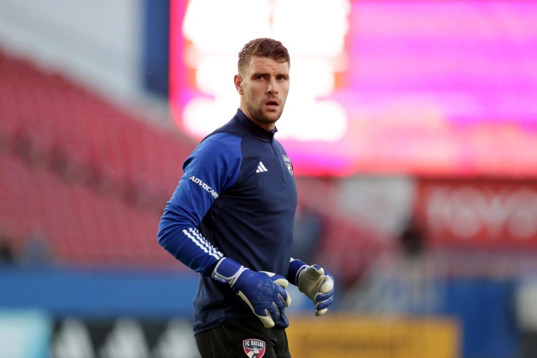 FC Dallas Keeper Maarten Paes during pre-match warmups