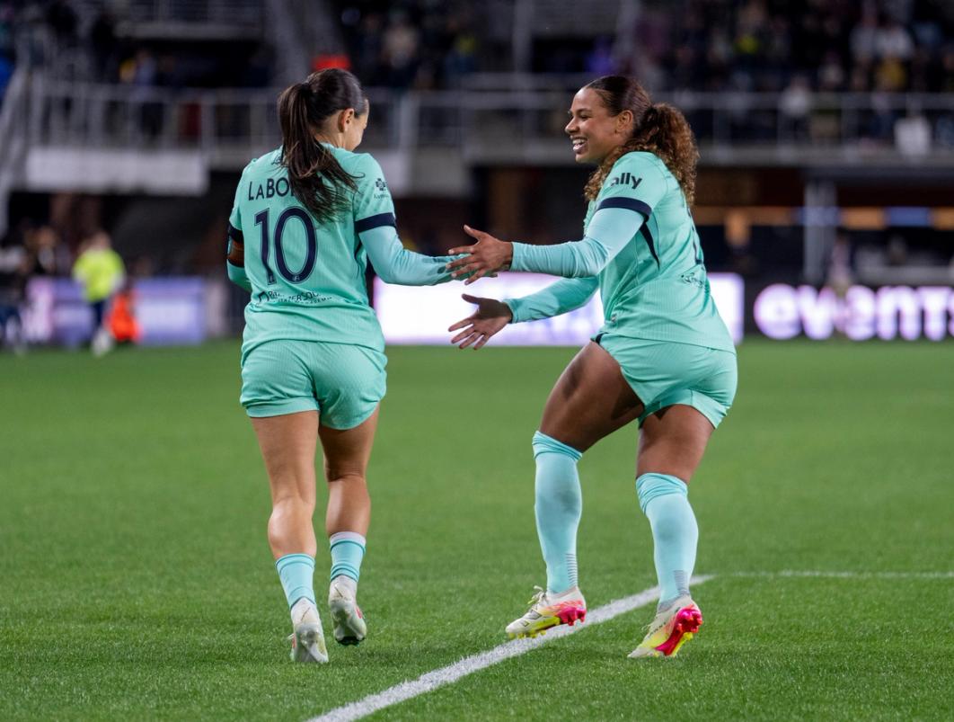 Lo’eau LaBonta #10 of the Kansas City Current celebrates her goal with Michelle Cooper #17 (Photo Credit: Getty Images)
