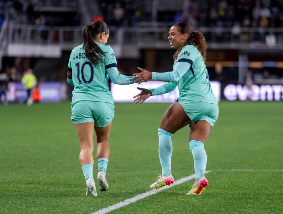 Lo’eau LaBonta #10 of the Kansas City Current celebrates her goal with Michelle Cooper #17 (Photo Credit: Getty Images)