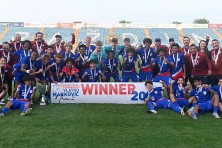 U15 BNT players celebrate winning a tournament