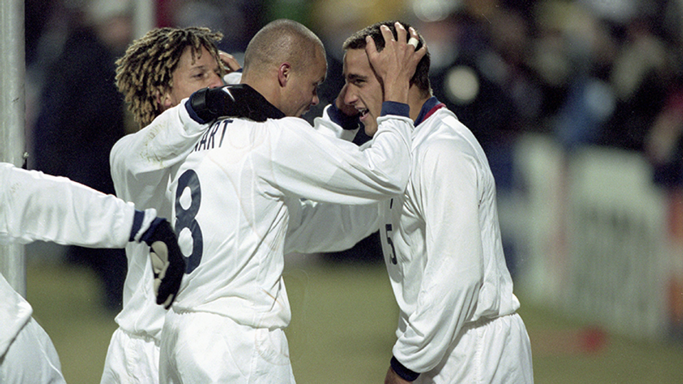 2001 USMNT celebrates FIFA World Cup Qualifying win vs. Mexico