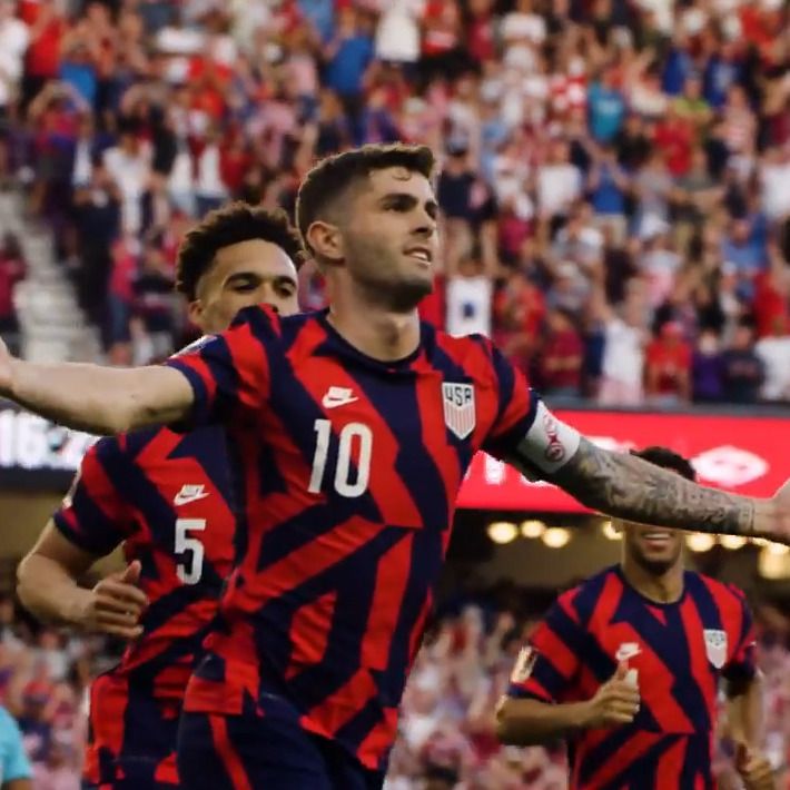 BEHIND THE CREST USMNT Routs Panama Takes One Step Closer to Qualification