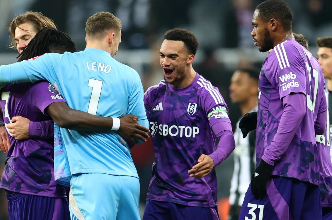 Antonee Robinson celebrates with teammates