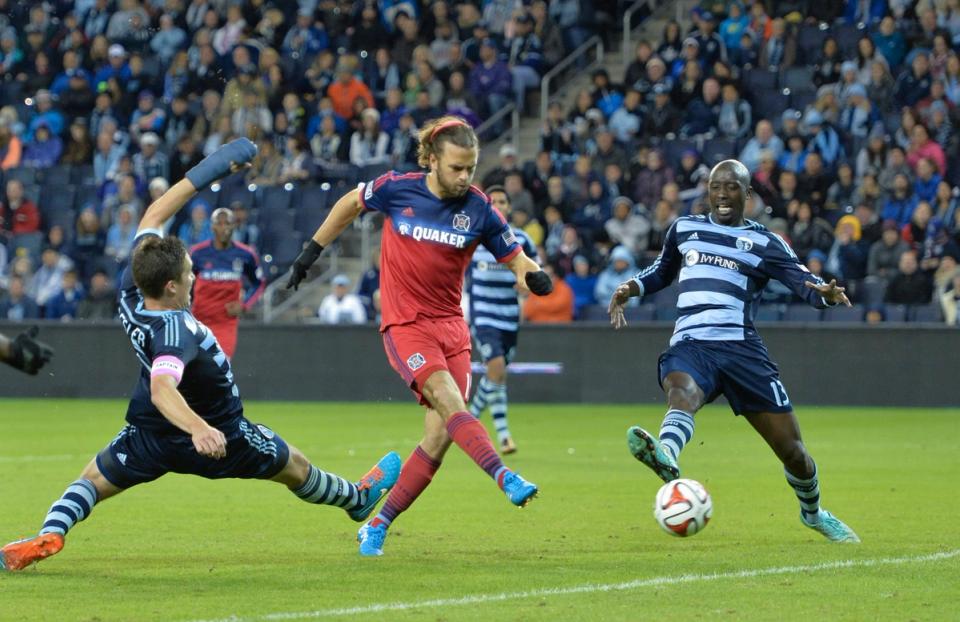 Fondy takes a shot for the Chicago Fire