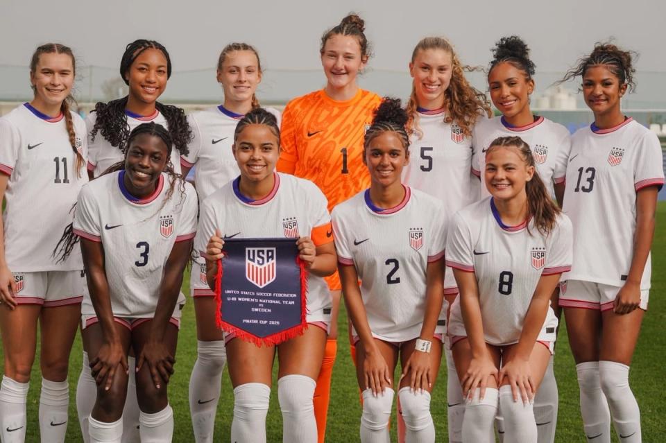 Forwards Audrey McKeen, Lily Jeakle and Kate Kemmerley Bag Braces for the USA