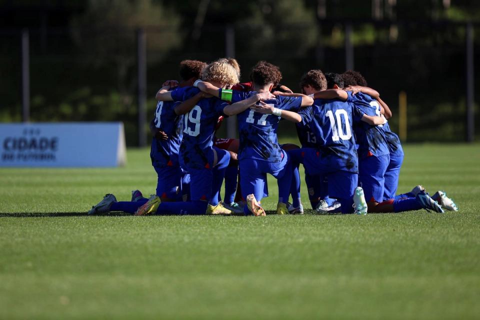 The U-15 MYNT huddles up during a match